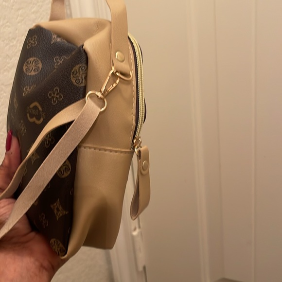 B. yang Please check all picture of condition. - Picture 10 of 13